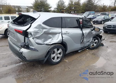 2022 Toyota Highlander Le z USA, uszkodzony, nr VIN 5TDBZRBH1NS578697